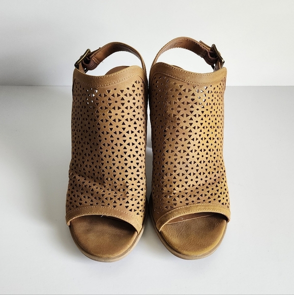 Universal Thread Milliana Women’s 8.5 Chestnut Slingback Bootie - Picture 6 of 9